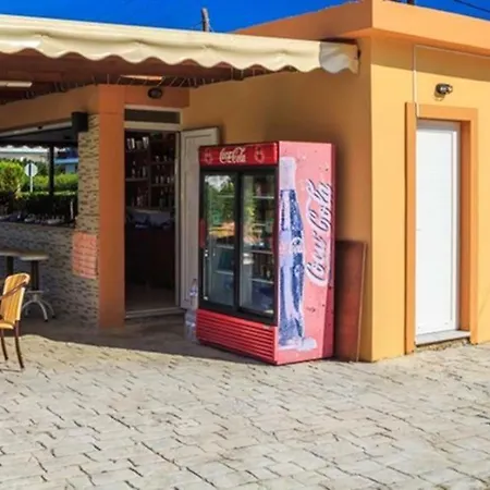 Derekas & Отель