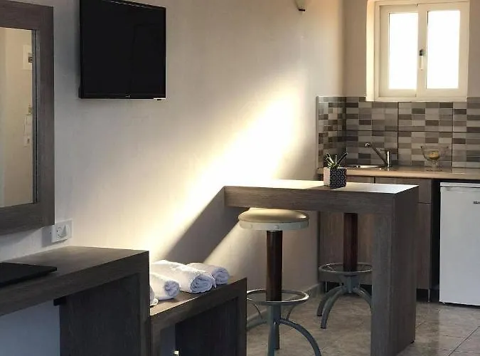 Derekas & Отель *