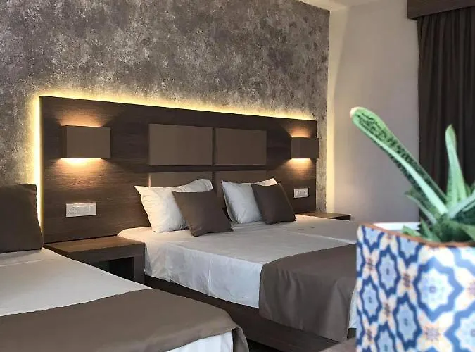 Derekas & Отель *