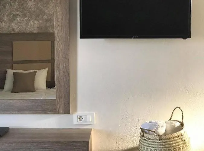 Отель Derekas & Лаганас