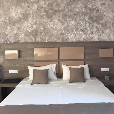 Derekas & Hotel