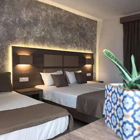 Derekas & Hotel *
