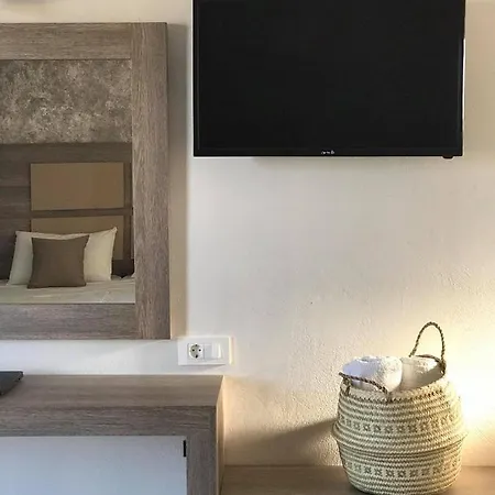 Hotel Derekas & Laganas