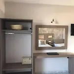 Derekas & Hotel Laganas