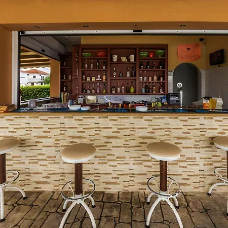 Derekas & Λαγανάς