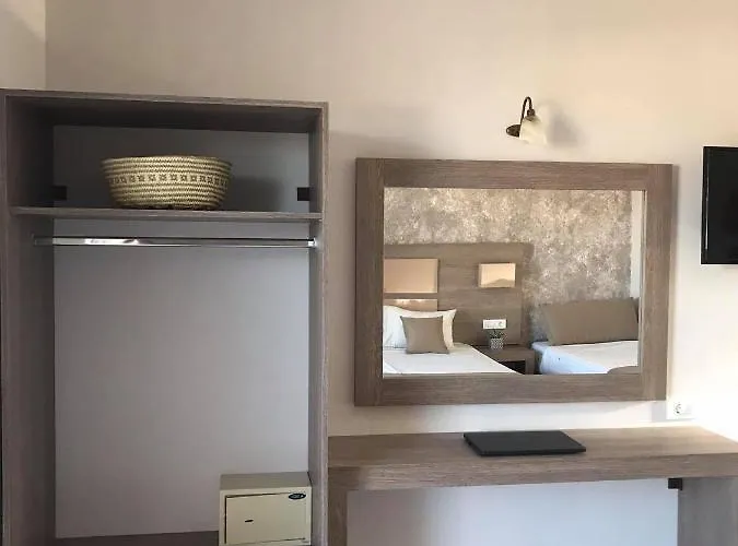 Derekas & Hotel Laganas