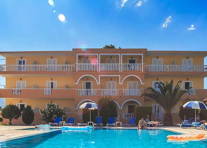 Hotel Derekas & *